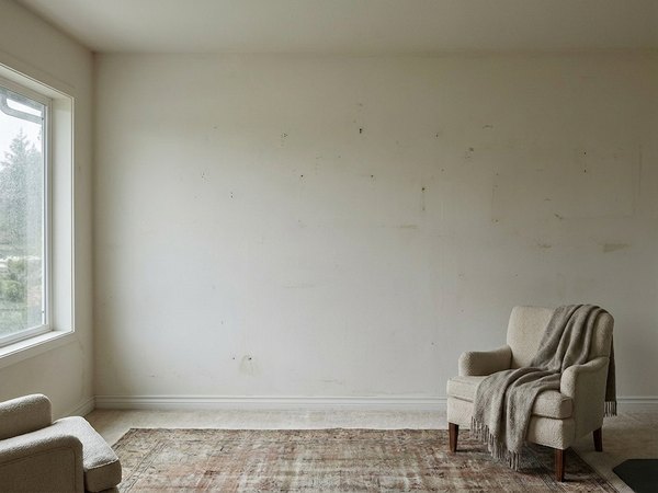 Blank living room wall before, service example